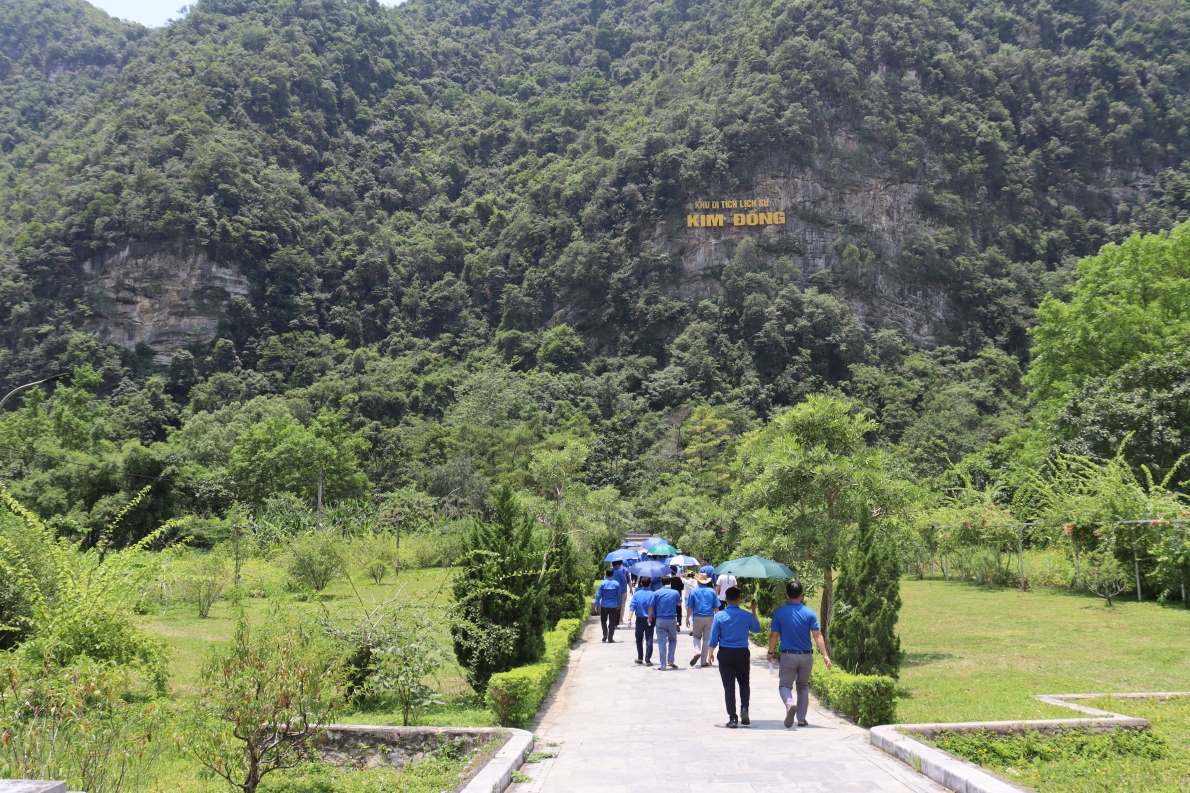Hành trình “Về nguồn” - Hoạt động mang ý nghĩa sâu  sắc