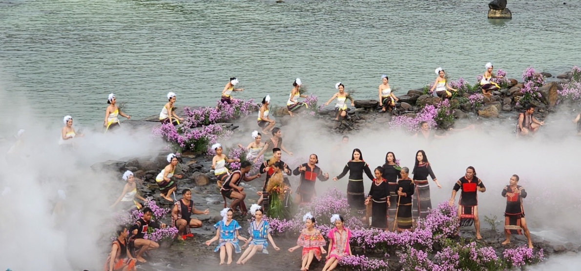 Thổ cẩm với nghệ thuật thời trang giữa gìn bản sắc các dân tộc Đắk Lắk