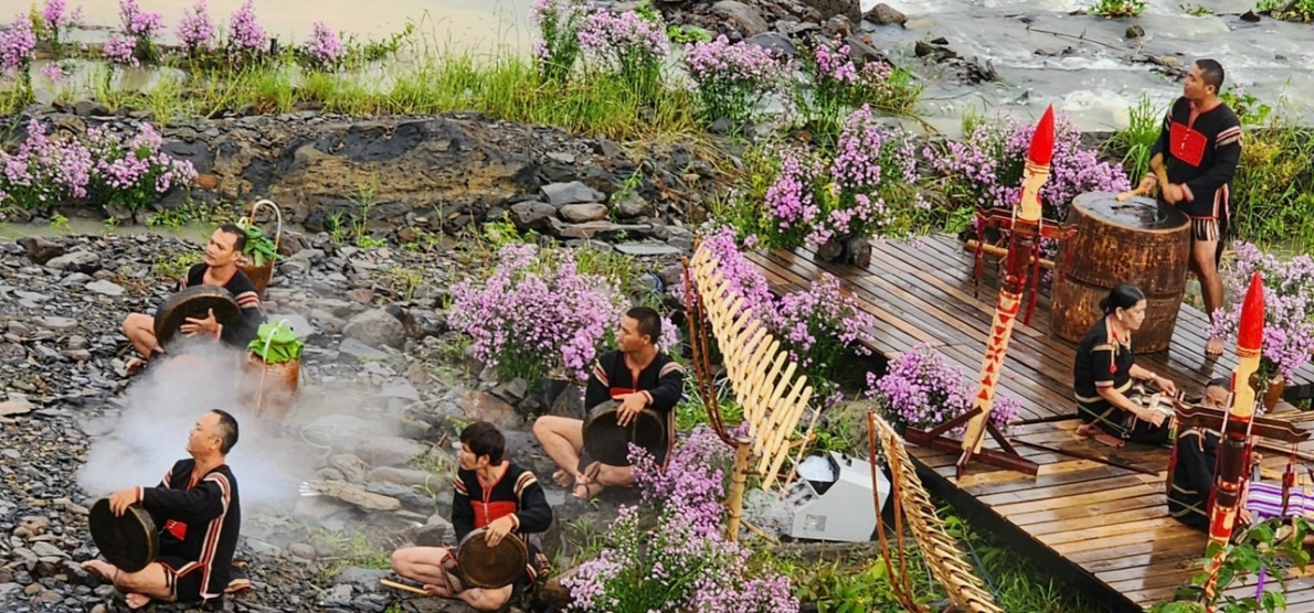 Thổ cẩm với nghệ thuật thời trang giữa gìn bản sắc các dân tộc Đắk Lắk