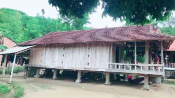 Giữ nếp nhà sàn...