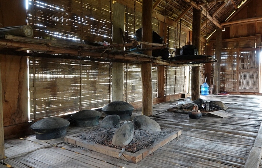 Khu Bảo tồn và phát huy giá trị văn hóa Làng Teng xã Ba Thành xuống cấp trầm trọng. Các vách ngăn, sàn nhà bằng tre, nứa của 3 nhà sàn truyền thống hầu hết đã bị mục.