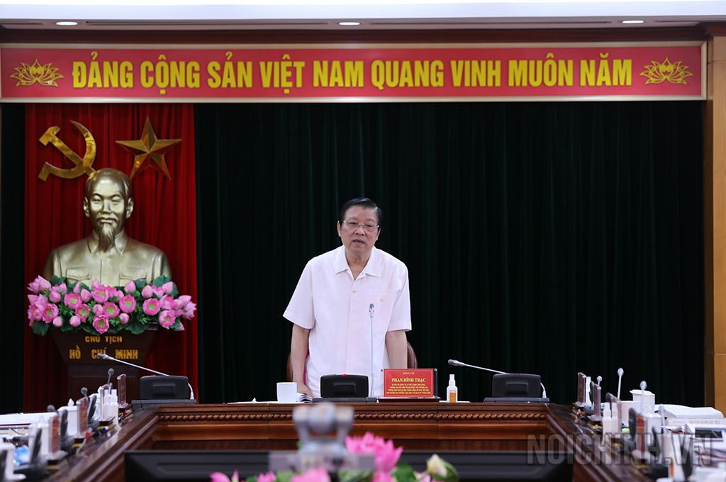 Ủy viên Bộ Chính trị, Bí thư Trung ương Đảng, Trưởng Ban Nội chính Trung ương Phan Đình Trạc phát biểu tại Hội nghị