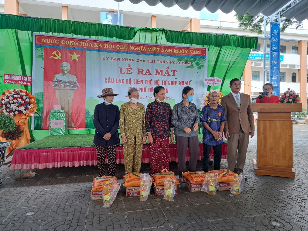 Ra mắt CLB Liên thế hệ tự giúp nhau khu phố Hồng Lan