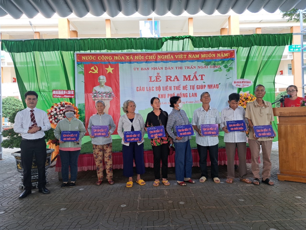 Ra mắt CLB Liên thế hệ tự giúp nhau khu phố Hồng Lan