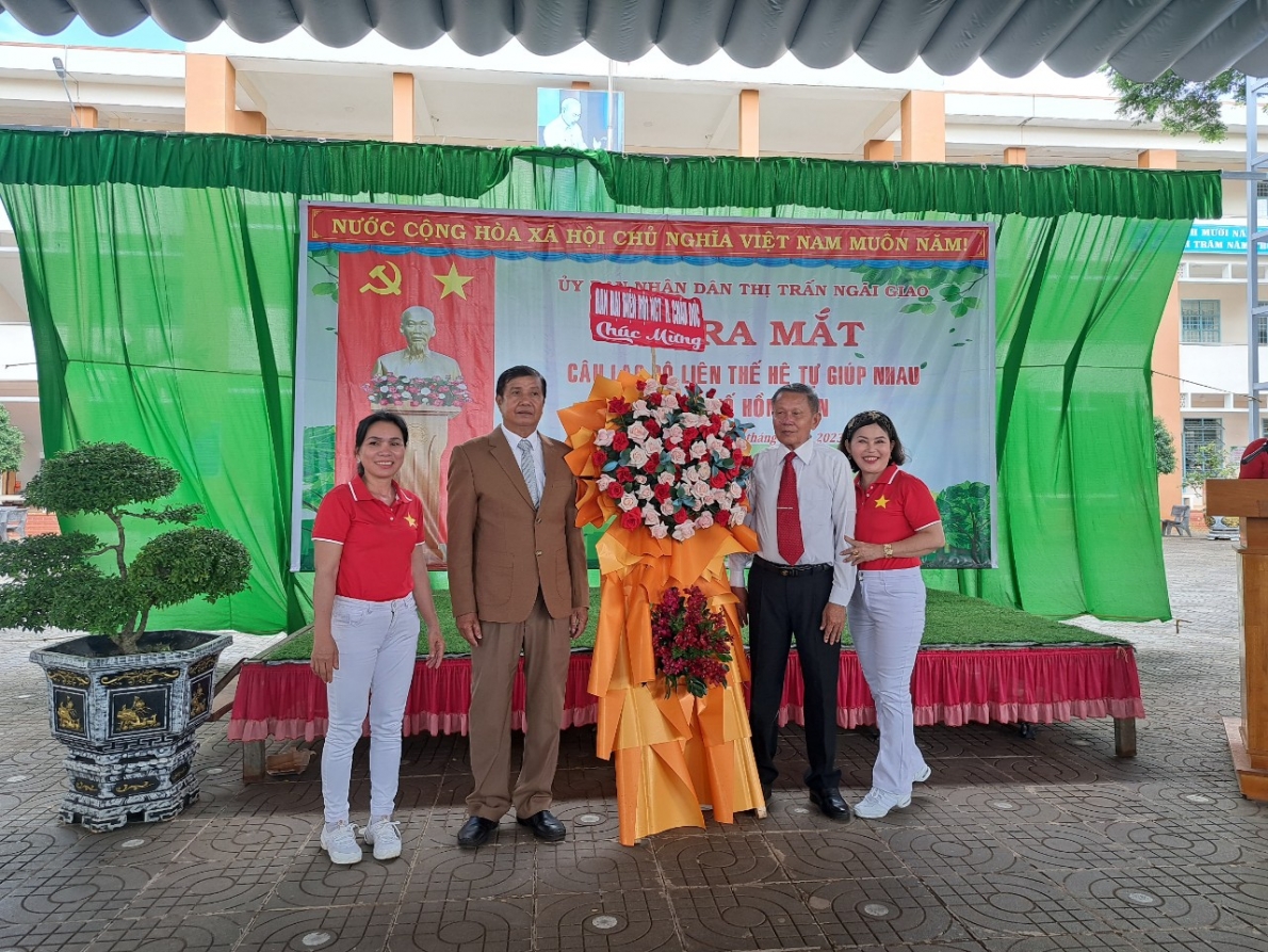 Ra mắt CLB Liên thế hệ tự giúp nhau khu phố Hồng Lan