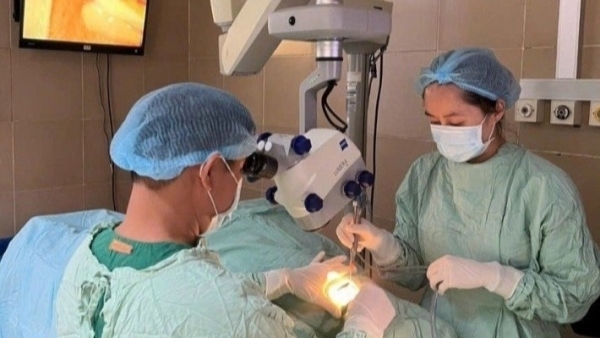 Gần 2.900 NCT được khám và mổ mắt miễn phí