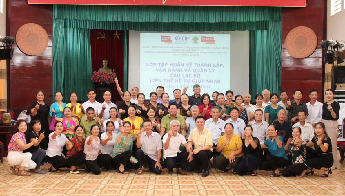 Lớp tập huấn chụp ảnh lưu niệm