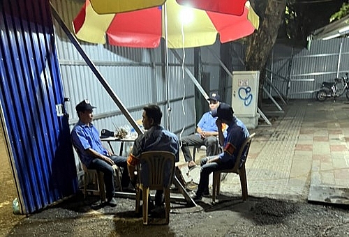 Lực lượng bảo vệ của Công ty Matexim Hải Phòng - Animex bảo vệ rào chắn