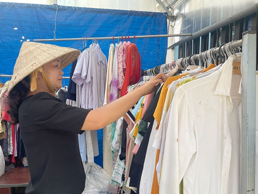 Trao gửi yêu thương, hỗ trợ những NCT khó khăn