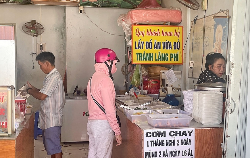 Trao gửi yêu thương, hỗ trợ những NCT khó khăn