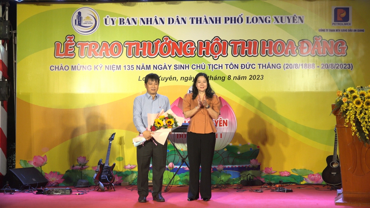 MobiPhone đạt giải Nhất Hội thi đèn hoa đăng kỷ niệm 135 năm ngày sinh Chủ tịch Tôn Đức Thắng