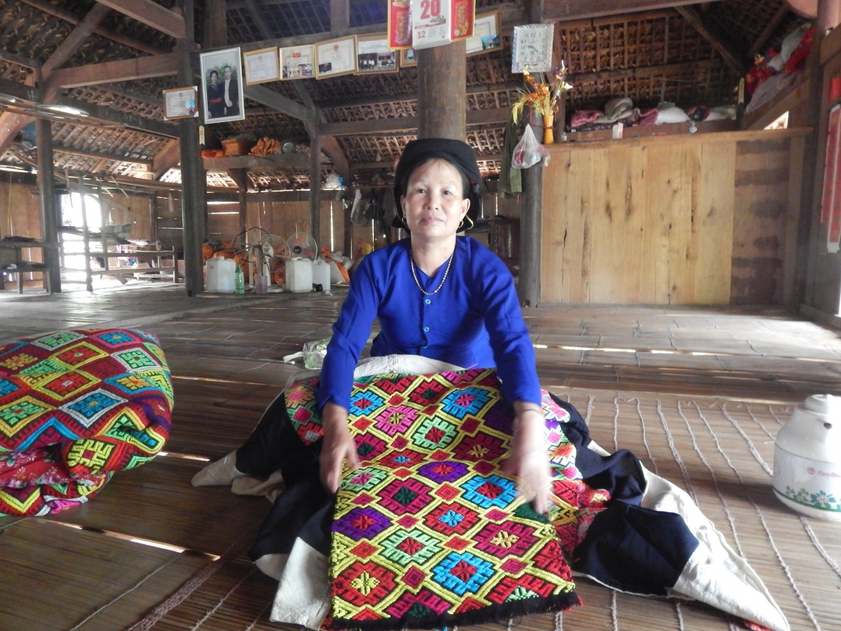 Tích cực bảo tồn và phát huy nghề dệt thổ cẩm truyền thống