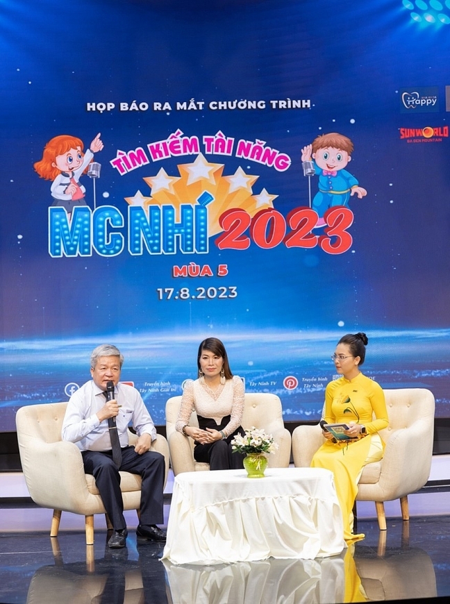 Khởi động chương trình 