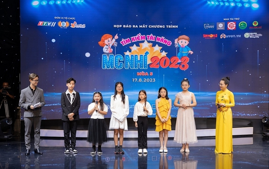 Khởi động chương trình 