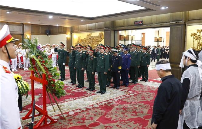 Đoàn đại biểu Quân uỷ Trung ương - Bộ Quốc phòng viếng Phó Thủ tướng Lê Văn Thành. Ảnh: An Đăng/TTXVN