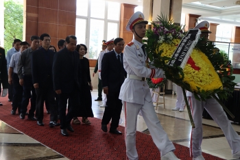 Đoàn đại biểu Trung ương Hội NCT Việt Nam viếng Phó Thủ tướng Lê Văn Thành