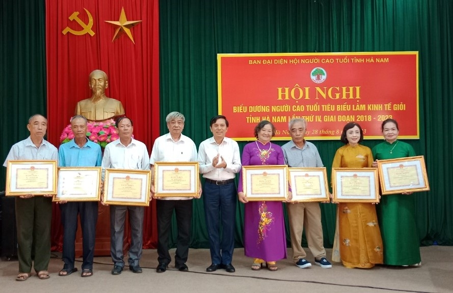 Người cao tuổi làm giàu đa lĩnh vực ngành nghề