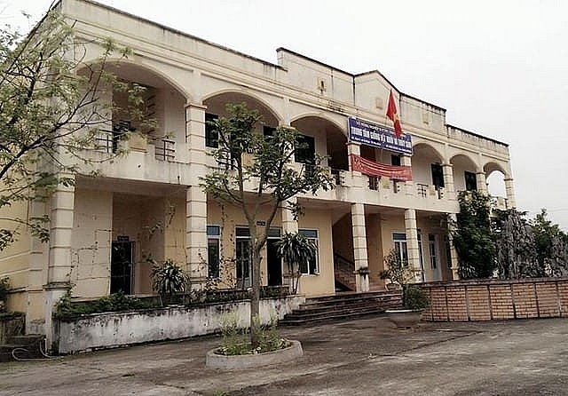 Khẩn trương hướng dẫn theo thẩm quyền việc xử lý tài sản, trụ sở làm việc của các cơ quan, tổ chức tại các đơn vị hành chính cấp huyện, cấp xã, bảo đảm đúng quy định của pháp luật