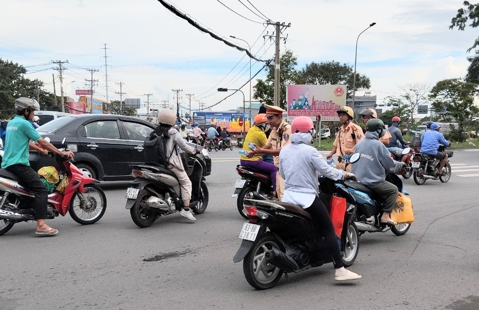 Trạm CSGT Đa Phước tiếp sức đồng hành cùng người dân về quê nghỉ Lễ Quốc khánh