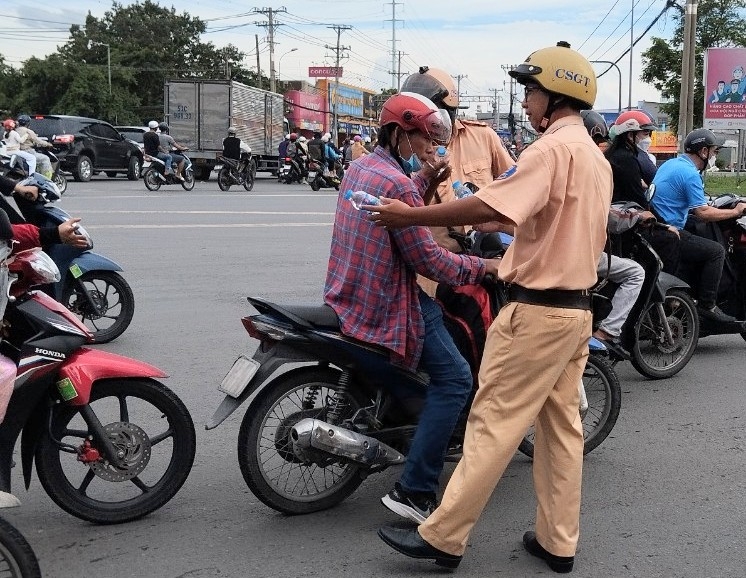 Trạm CSGT Đa Phước tiếp sức đồng hành cùng người dân về quê nghỉ Lễ Quốc khánh