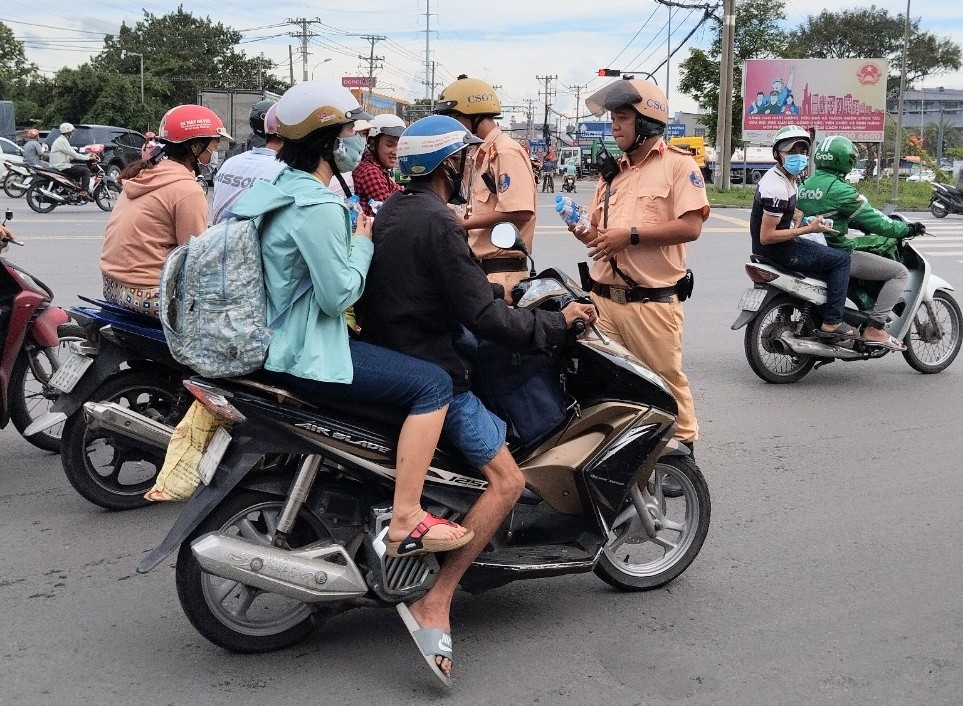 Trạm CSGT Đa Phước tiếp sức đồng hành cùng người dân về quê nghỉ Lễ Quốc khánh