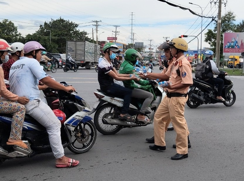 Trạm CSGT Đa Phước tiếp sức đồng hành cùng người dân về quê nghỉ Lễ Quốc khánh