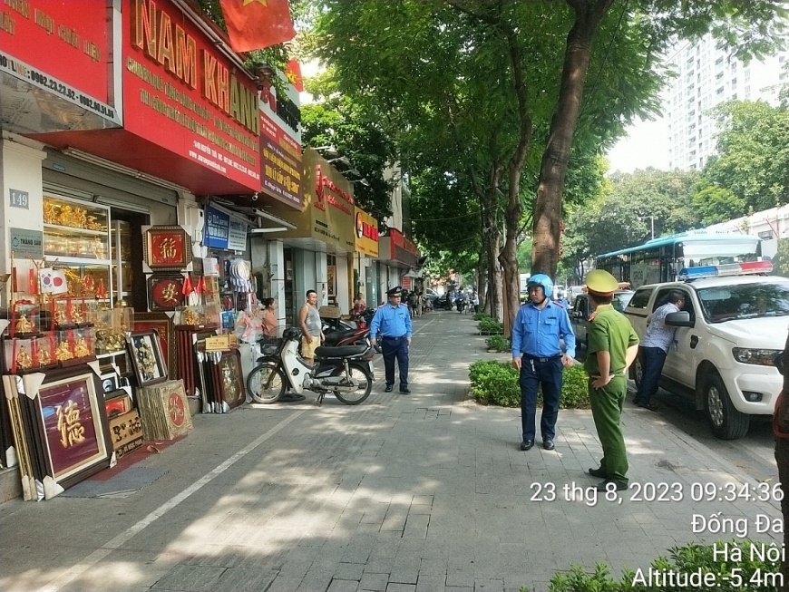 Công an phường Điện Biên tổng kiểm tra, xử lý nghiêm các hành vi vi phạm trật tự đô thị trên địa bàn.