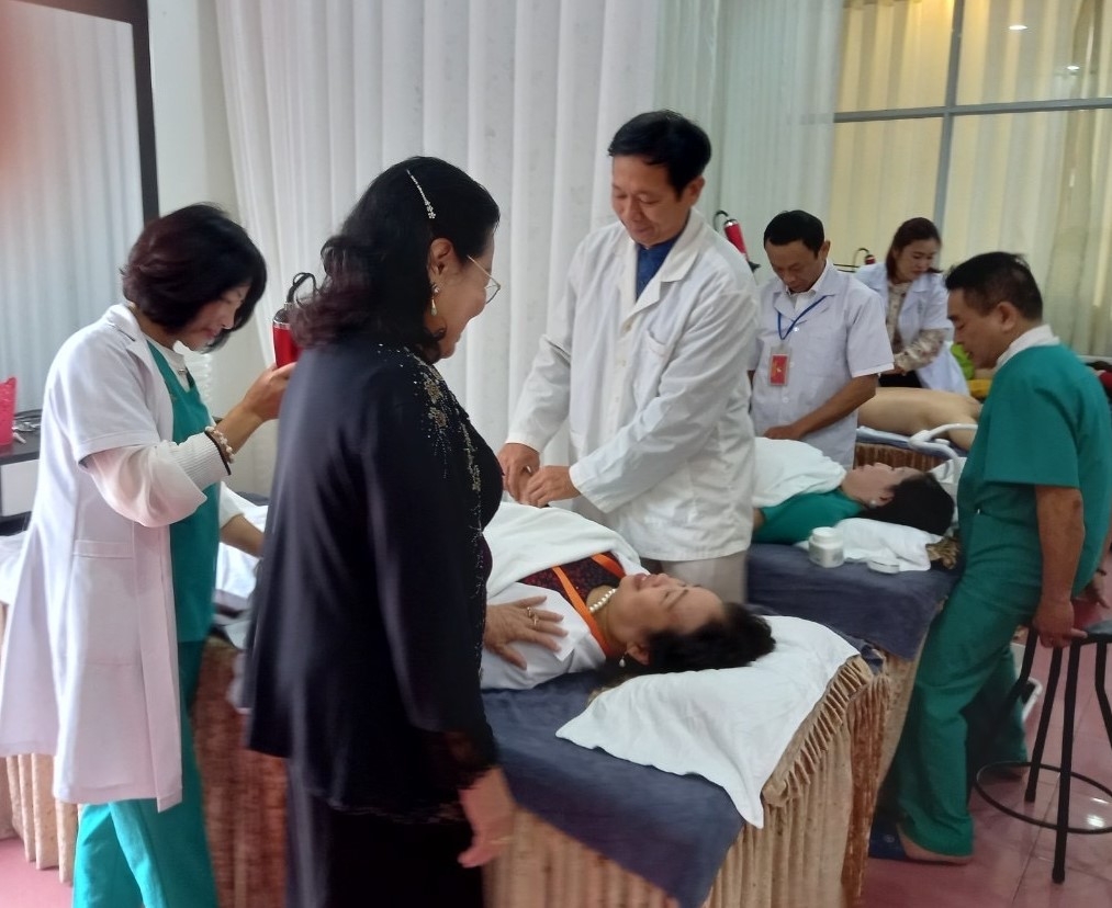 Chăm sóc sức khỏe NCT tại Trung tâm Tâm Quyến