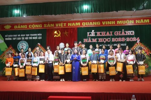 Phó Chủ tịch nước Võ Thị Ánh Xuân dự lễ Khai giảng tại Thanh Hoá