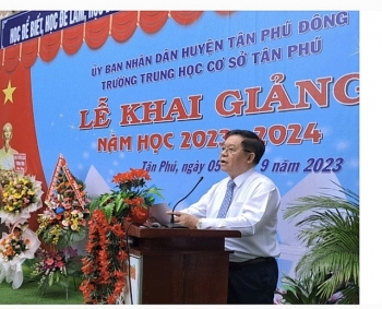 Trưởng Ban Tuyên giáo Trung ương dự Lễ khai giảng năm học mới tại tỉnh Tiền Giang