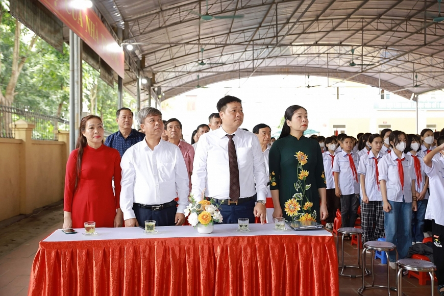 Lễ khai giảng và đón bằng khen của Chủ tịch UBND tỉnh tại Trường THCS Tân Dân