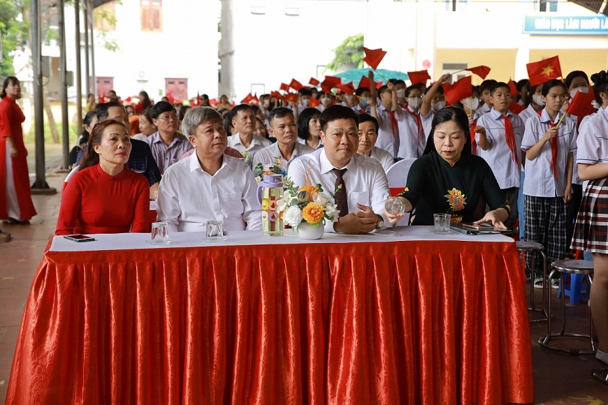 Lễ khai giảng và đón bằng khen của Chủ tịch UBND tỉnh tại Trường THCS Tân Dân