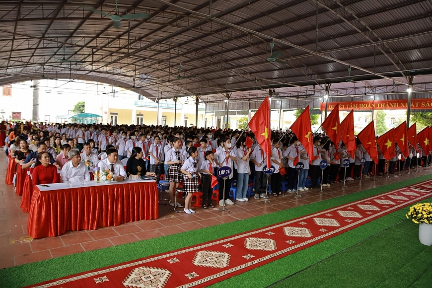 Lễ khai giảng và đón bằng khen của Chủ tịch UBND tỉnh tại Trường THCS Tân Dân