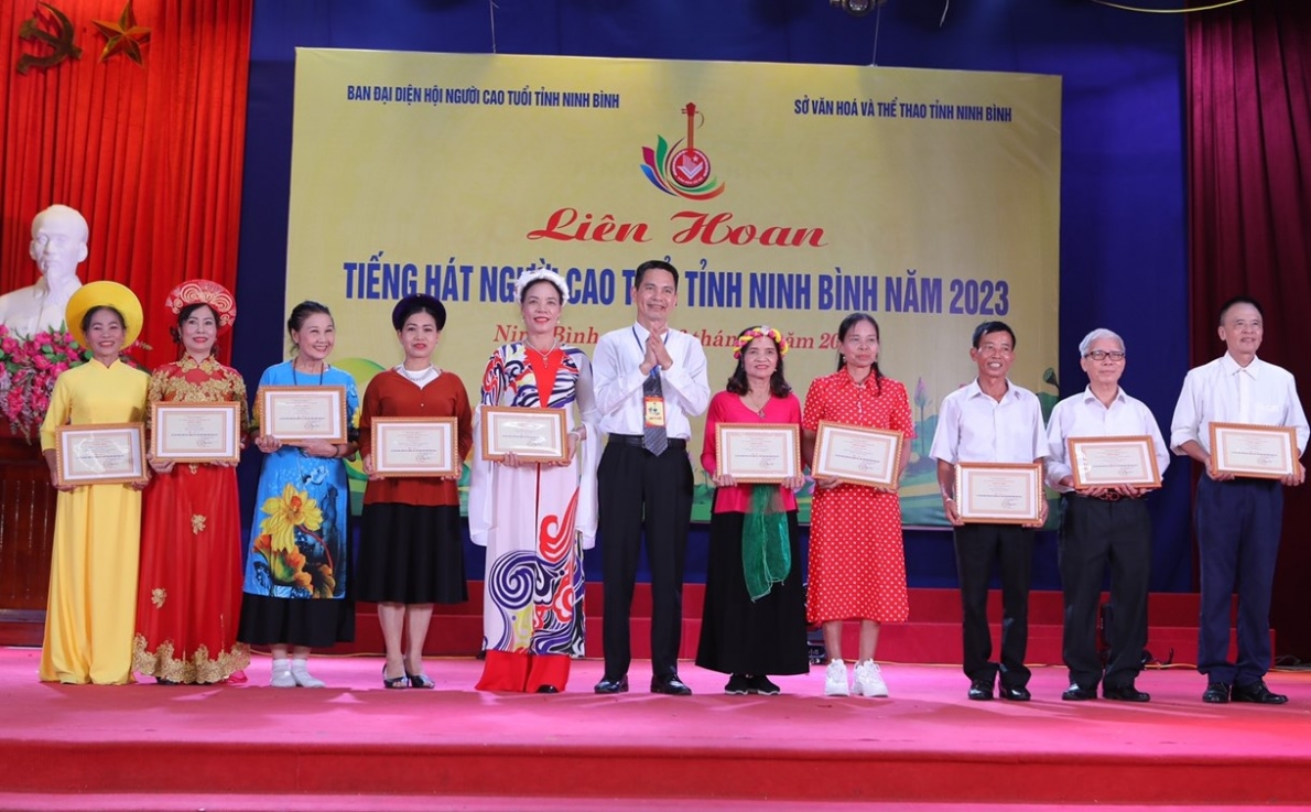 Ban tổ chức trao Giải A cho các tiết mục xuất sắc