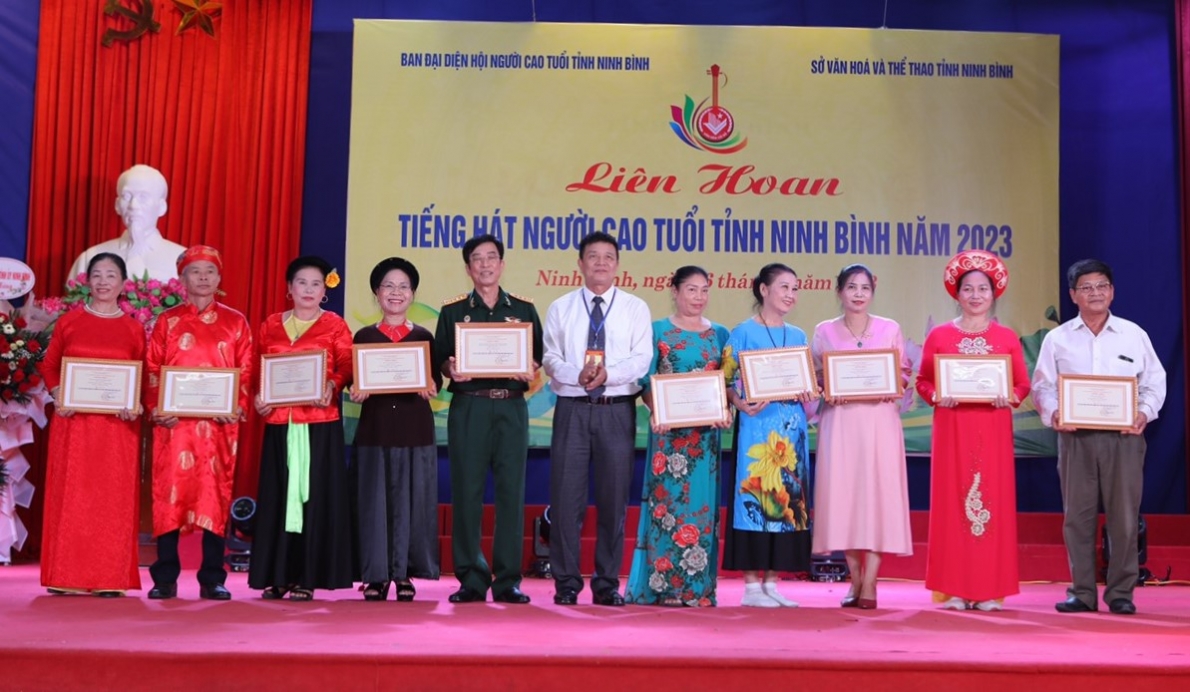 Ban tổ chức trao Giải B cho các tiết mục xuất sắc