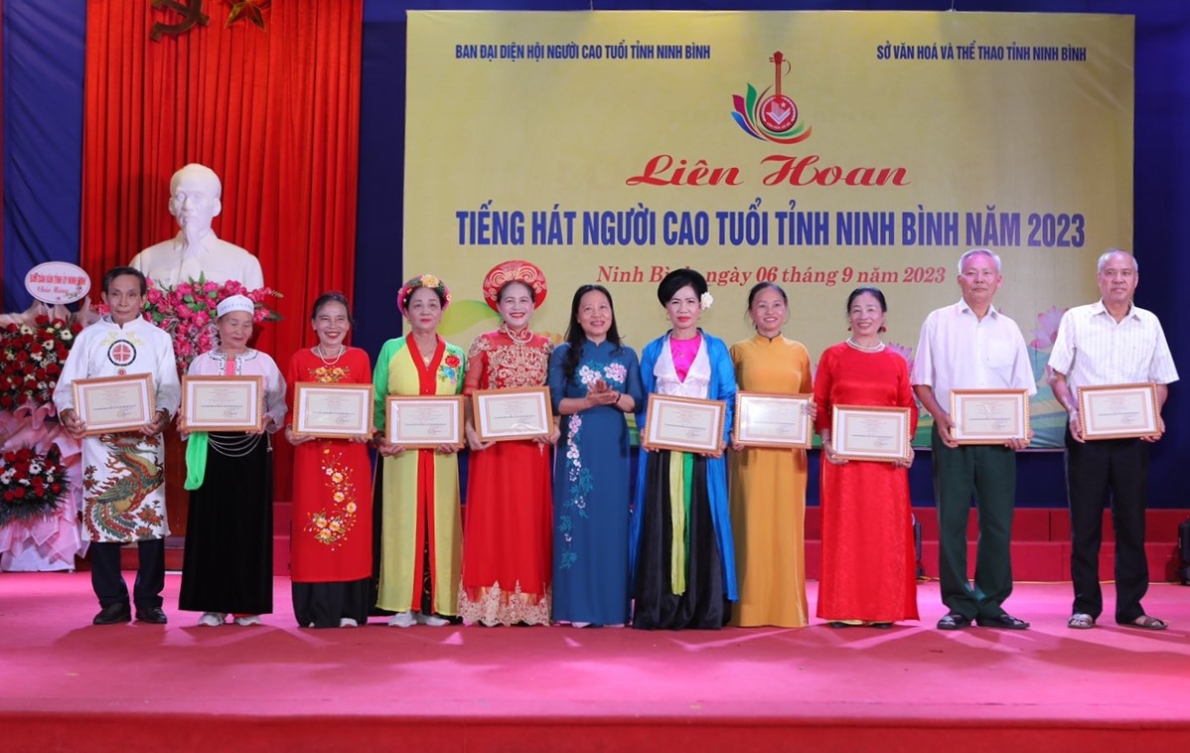 Ban tổ chức trao Giải C cho các tiết mục xuất sắc