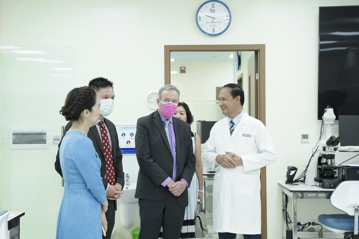 Bệnh viện Tâm Anh ký kết hợp tác với Viện Nghiên cứu vi sinh và chống dịch Stanford