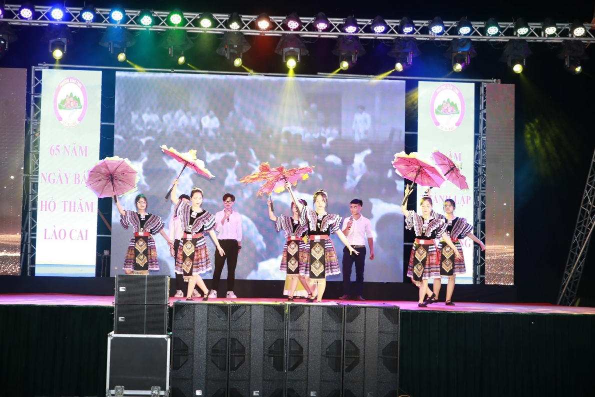 Giao lưu văn nghệ 