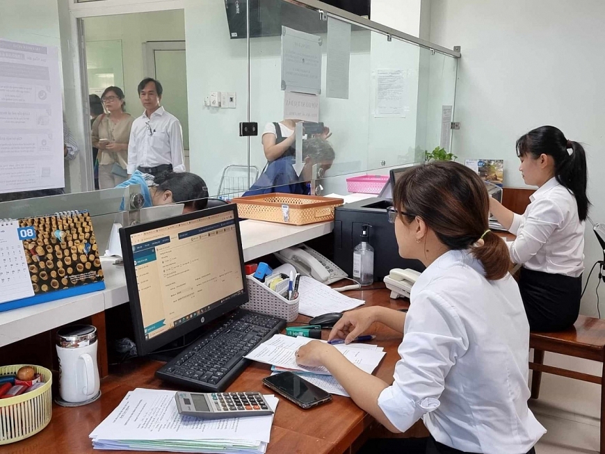 Giải quyết thủ tục hành chính tại bộ phận một cửa BHXH Hội An, Quảng Nam.