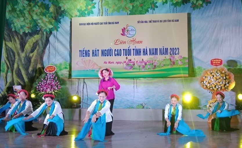 Dư âm tiếng hát người cao tuổi còn đọng mãi