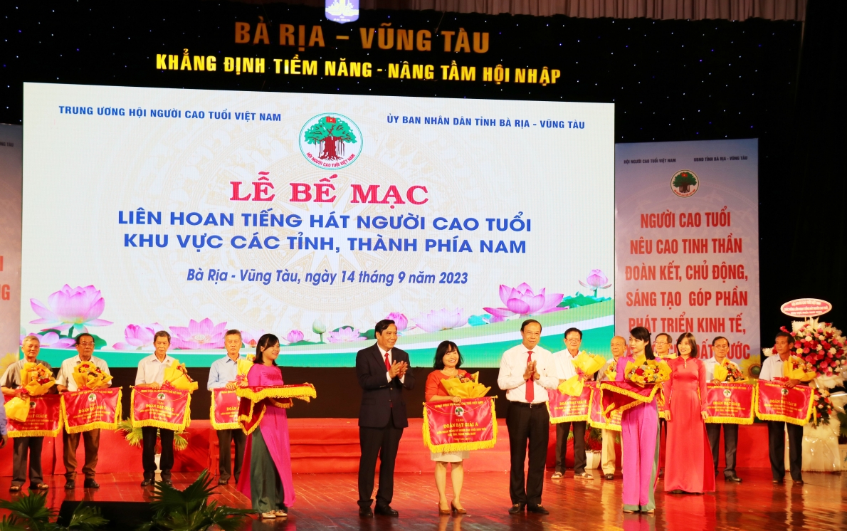 Bế mạc và trao thưởng Liên hoan tiếng hát NCT khu vực các tỉnh phía Nam năm 2023