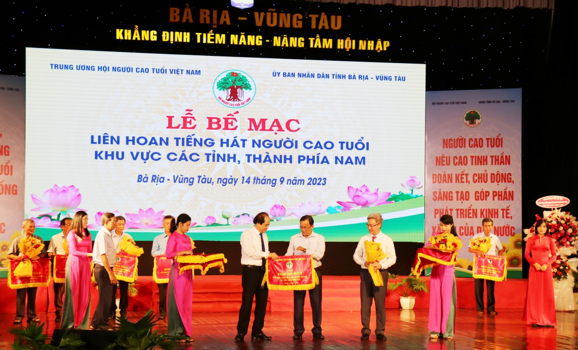 Bế mạc và trao thưởng Liên hoan tiếng hát NCT khu vực các tỉnh phía Nam năm 2023