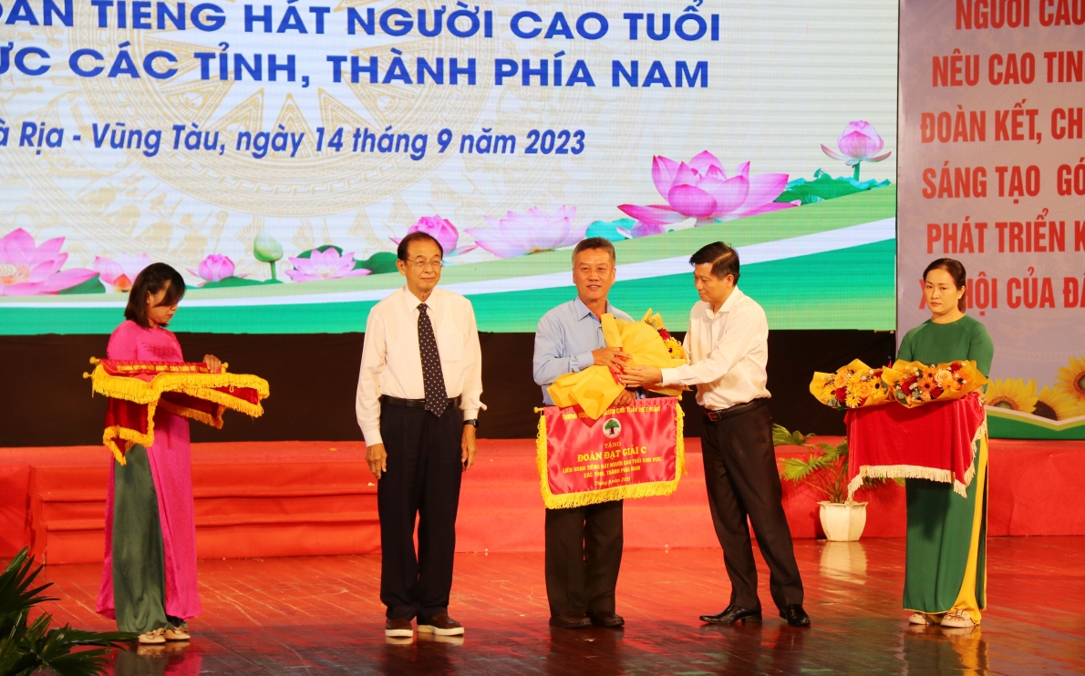 Bế mạc và trao thưởng Liên hoan tiếng hát NCT khu vực các tỉnh phía Nam năm 2023