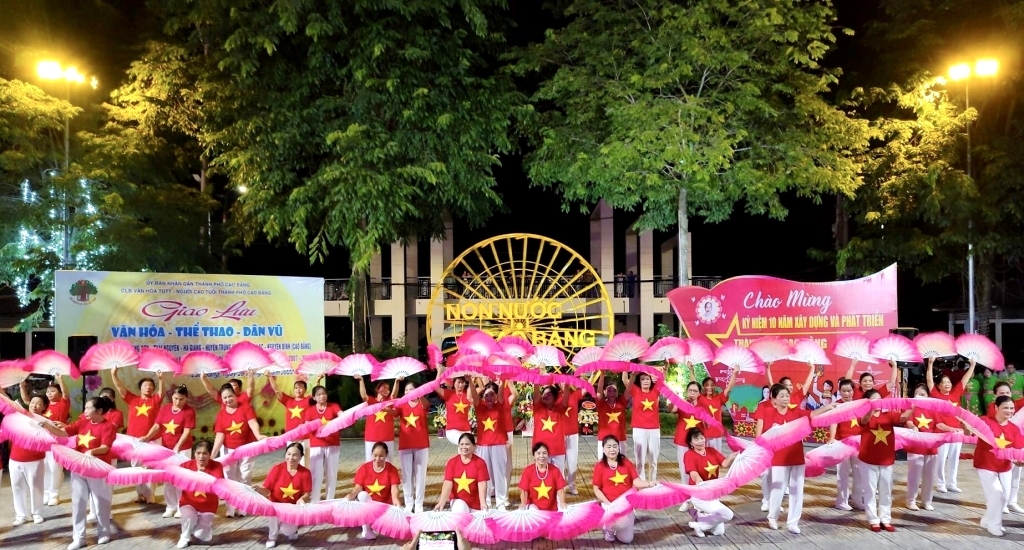 Tiết mục văn nghệ của NCT tỉnh Cao Bằng