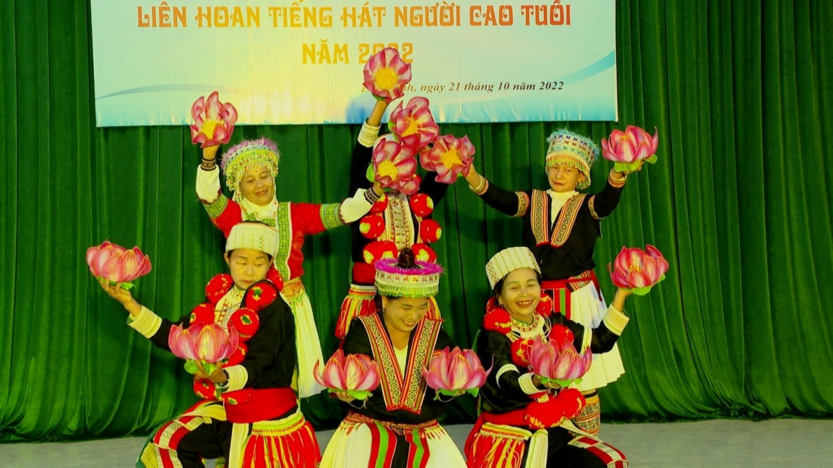 Tiết mục văn nghệ của NCT tỉnh Tuyên Quang