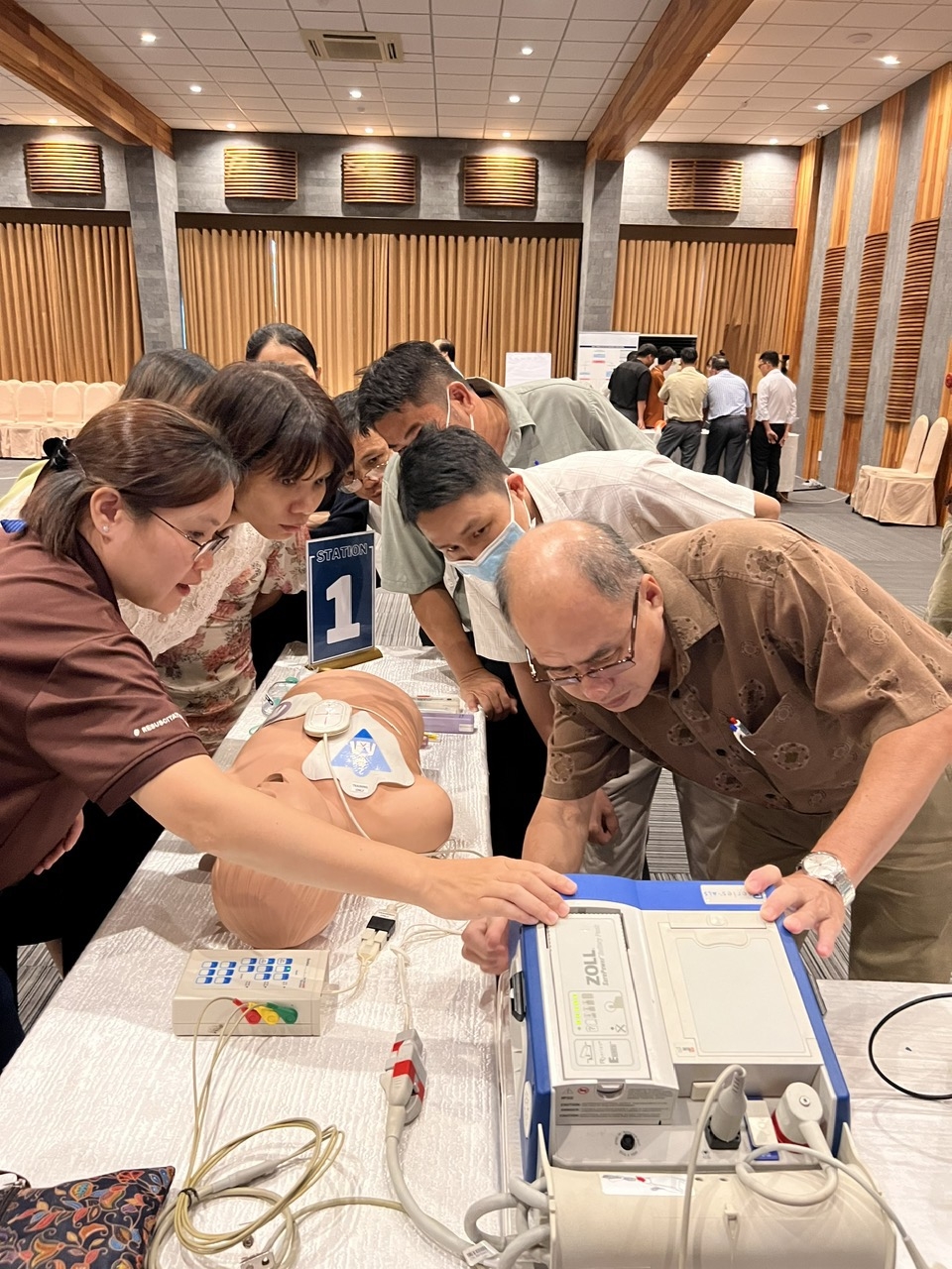 Giải quyết khó khăn về thiếu hụt nhân lực làm công tác cấp cứu và hồi sức- chống độc