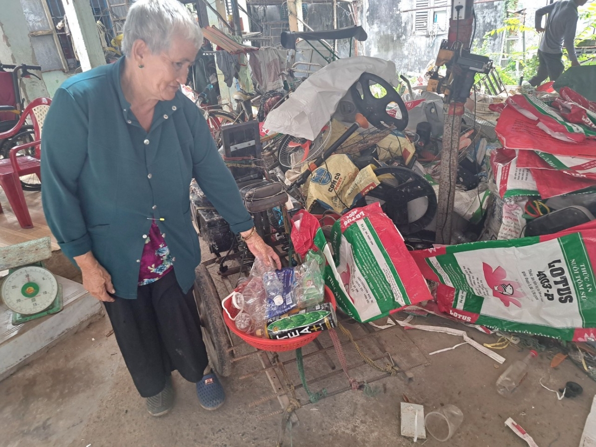 Một mối tình bình dị và son sắt Một mối tình bình dị và son sắt