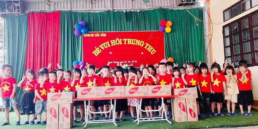  Các cháu Trường Mầm non xã Xuân Tường Vui hội Trung thu 2023 và nhận quà tết Trung thu.