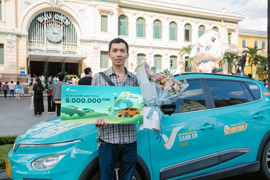 Anh Nguyễn Thái Dương (TP HCM), vị khách hàng thứ 6 triệu của Xanh SM