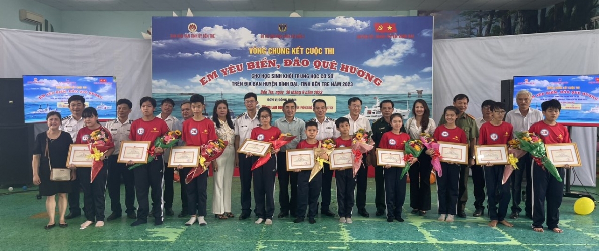 Bộ Tư lệnh Vùng Cảnh sát biển 3 đồng hành cùng ngư dân Bình Đại, tỉnh Bến Tre